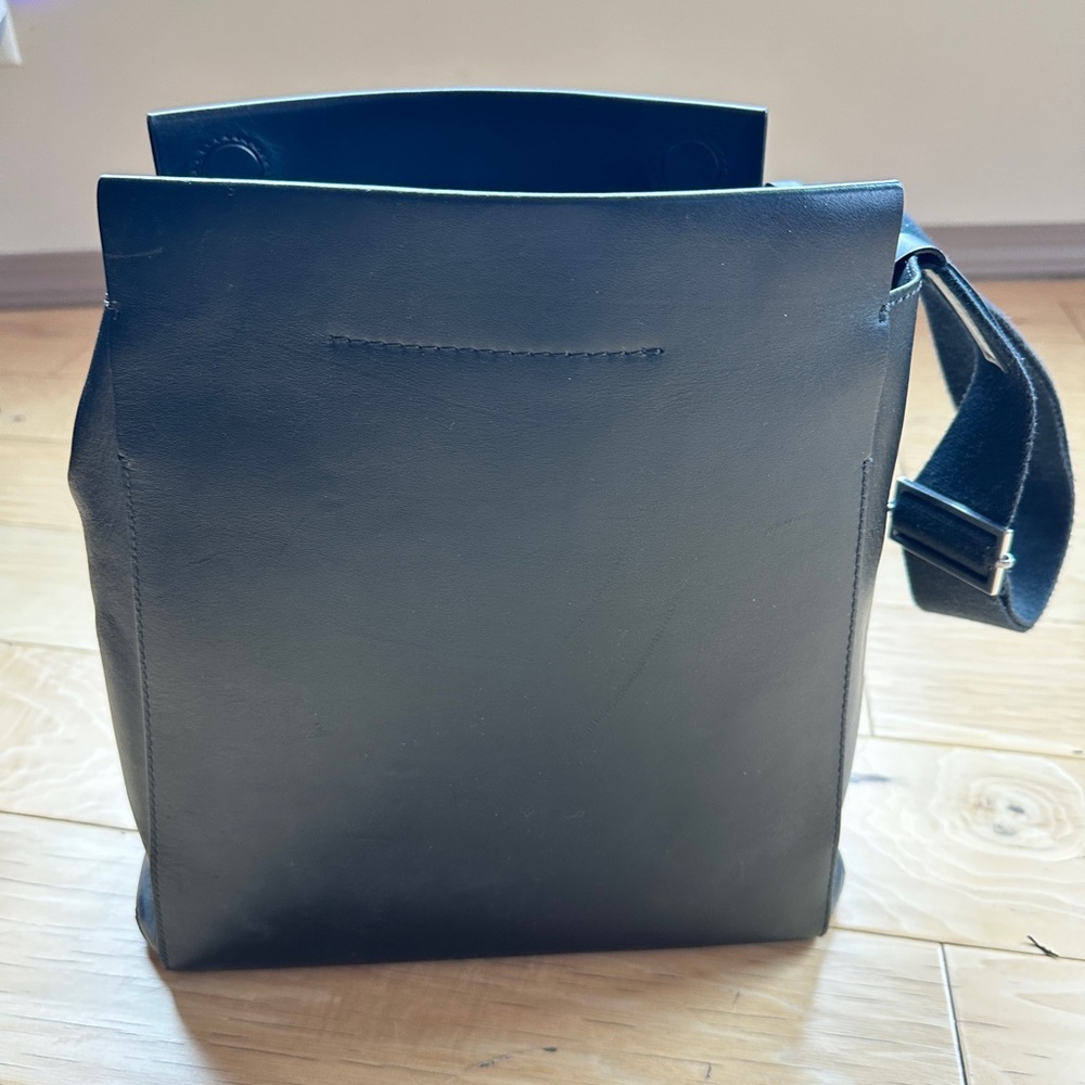 Everlane The Form Black Leather Tote Bag with Magnetic Closure